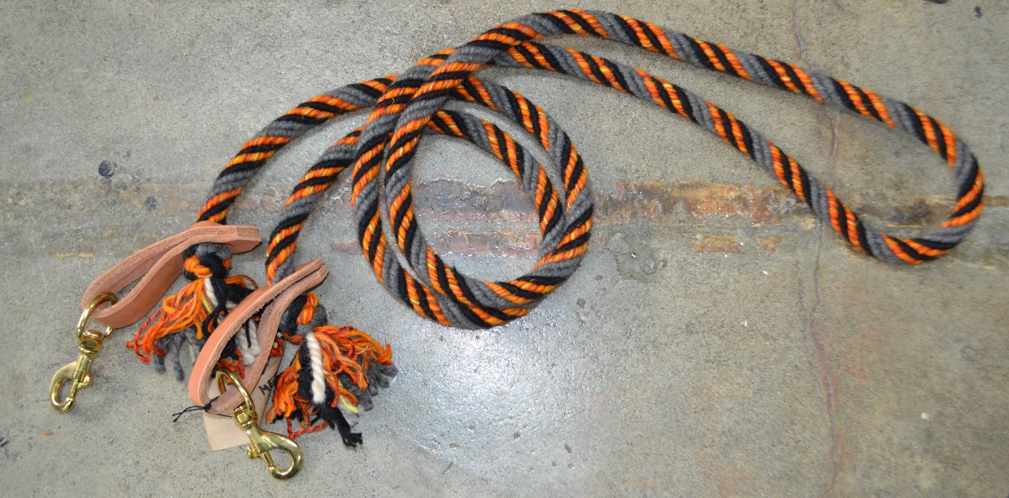 Loop rein: